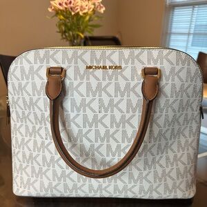 Michael Kors Medium Dome Crossbody/Shoulder Bag